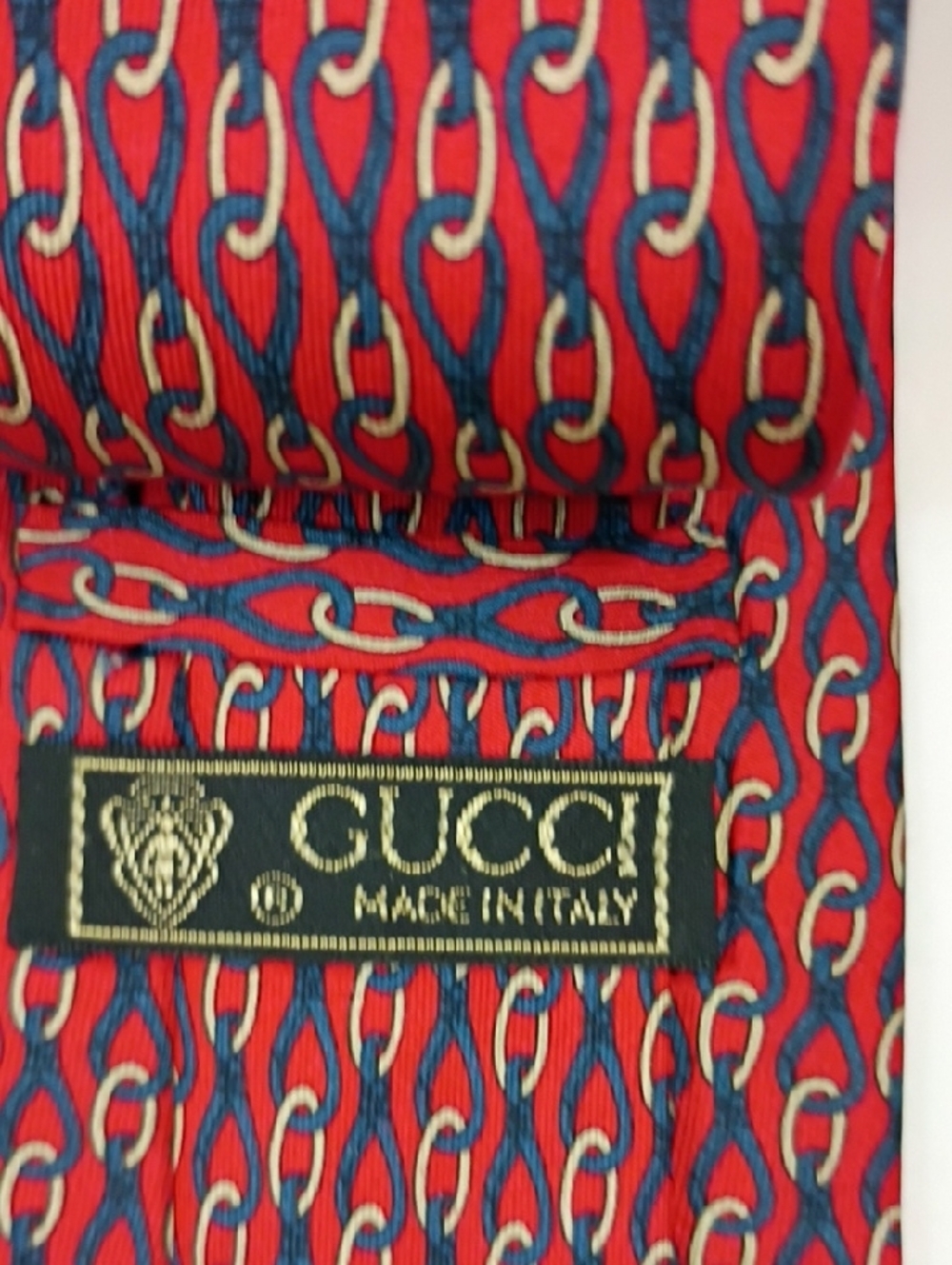 Gucci Red Tie with Blue Oval Motif - Picture 4 of 12